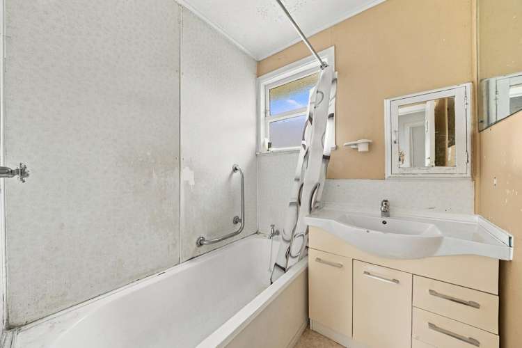 22 Clayton Avenue Otara_7