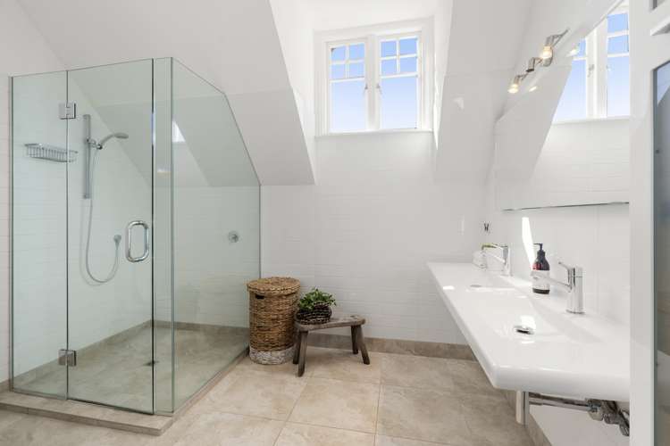 1 Ascot Avenue Narrow Neck_18