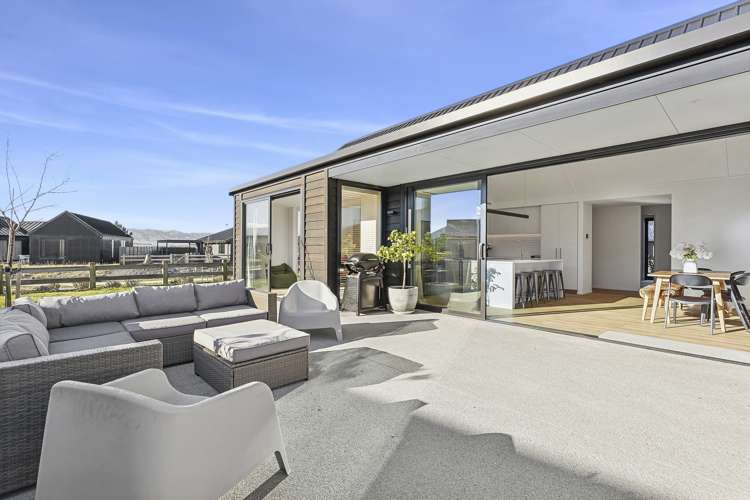 21 Rua Street Albert Town_16