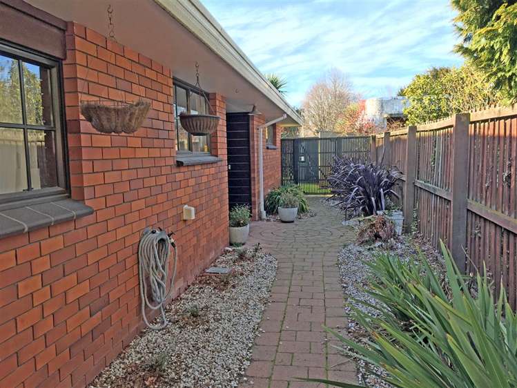 2/84 Memorial Avenue Ilam_16