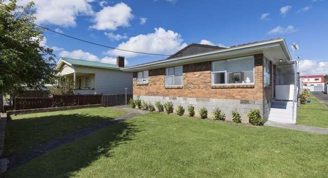 1/4 Inkerman Street 10051_1
