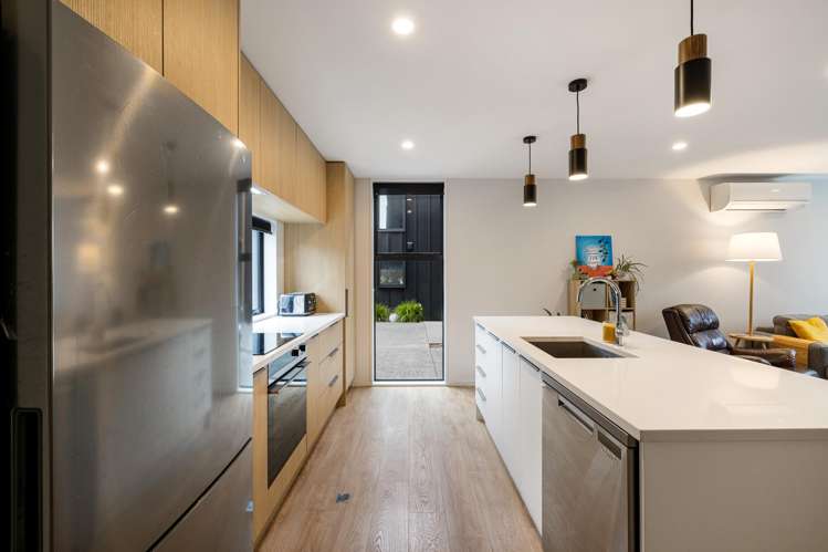 2/12 Hume Street Sydenham_5