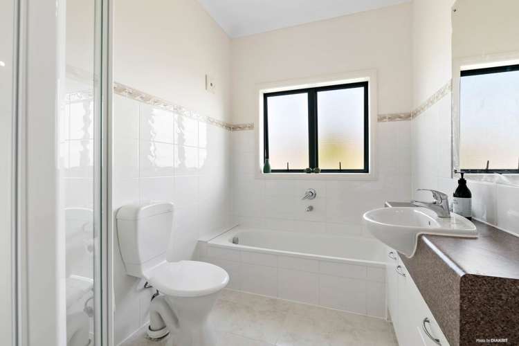 227 Alec Craig Way Gulf Harbour_14