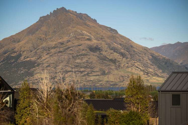 11 Falconer Rise Jacks Point_6