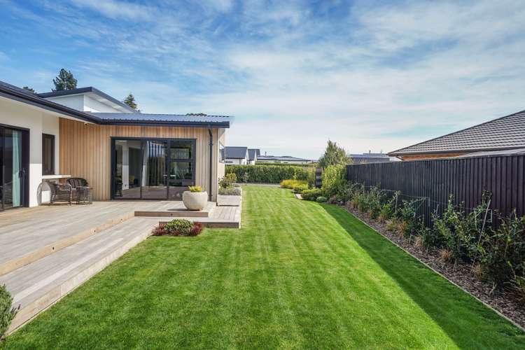 5 Carnaveron Drive Lincoln_4