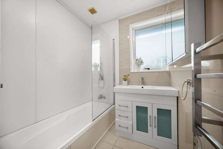 17 Fairdale Place Birkdale_11