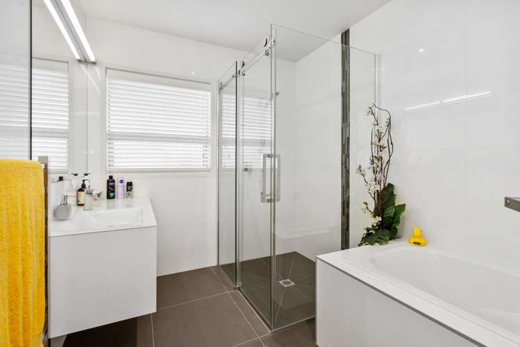 33 O'Farrell Drive One Tree Point_24