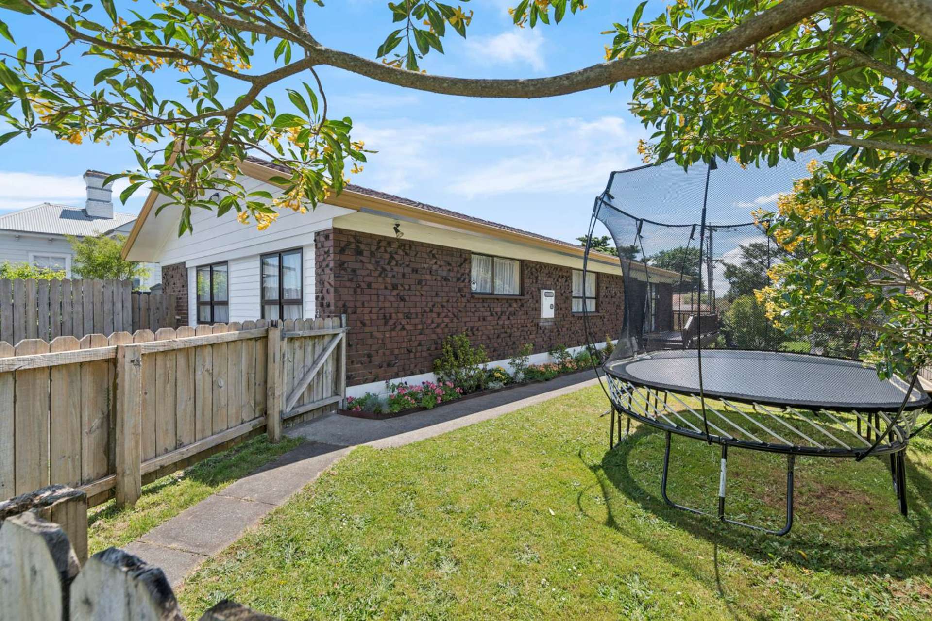 2/1 Manse Road Pahurehure_0