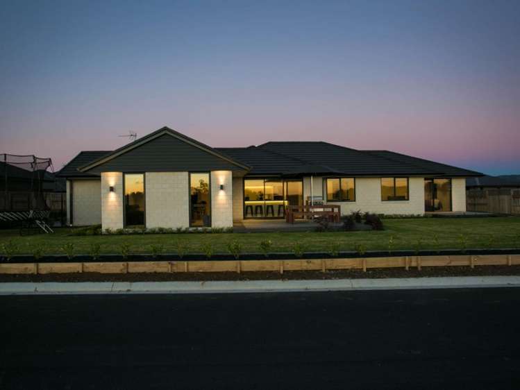 3 Hyatt Close Leamington_17