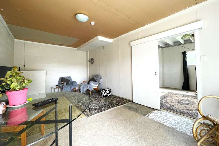 15 Esplanade Marokopa_24