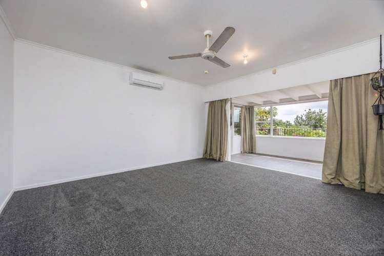 453 Scenic Drive Waiatarua_1