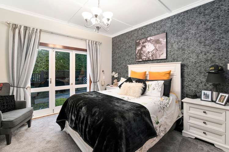 1070 Queen Street East Levin_11