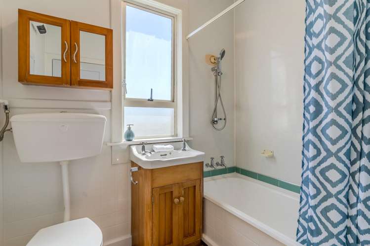 2 Victoria Road Tainui_12