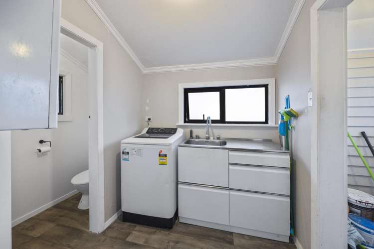 112 Glover Road Hawera_16