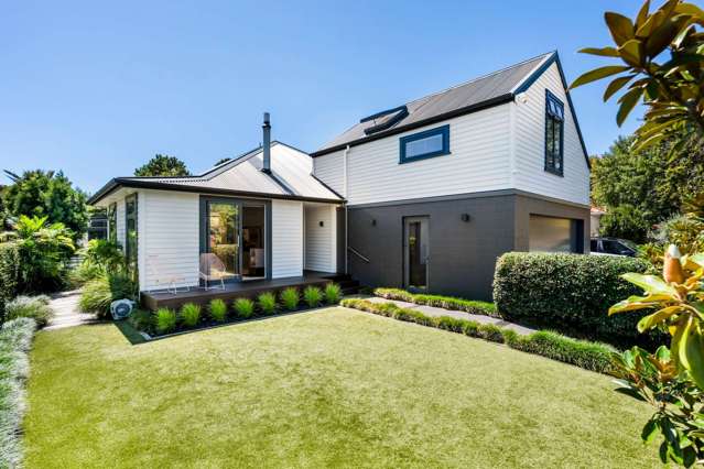 ‘Holy cow’: Architect selling his ex-state home which was a finalist in design awards