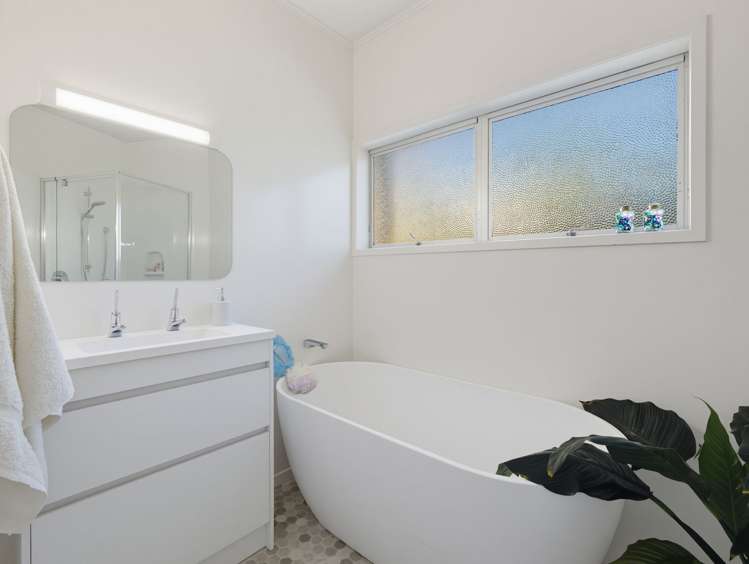 5 Conifer Lane Mangere Bridge_16