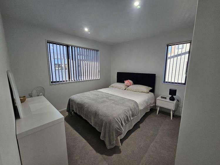 12 Eileen Newey Place 11401_4