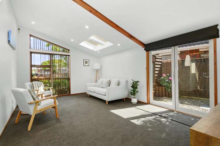 42 McEnroe Grove Naenae_10