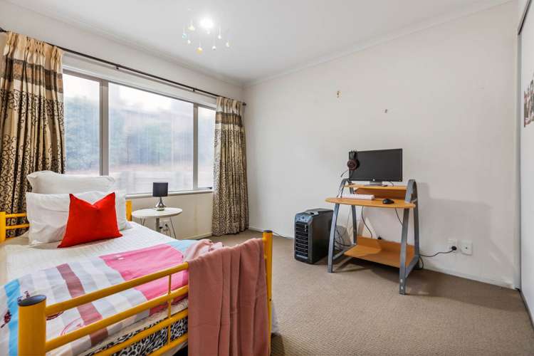 7 Woolaston Place Flat Bush_22