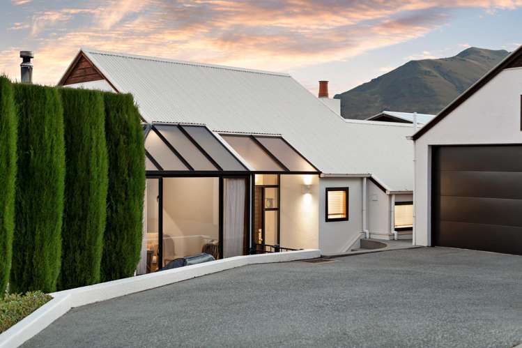 4 Peregrine Place Queenstown Hill_11