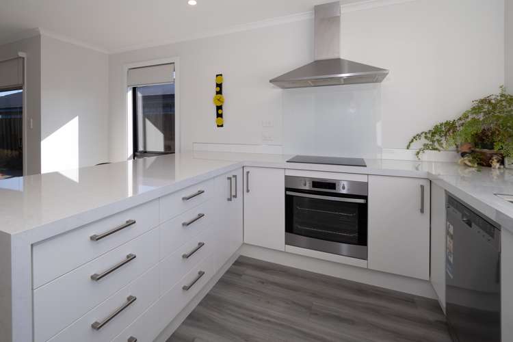 8 Redhaven Rise Netherby_2