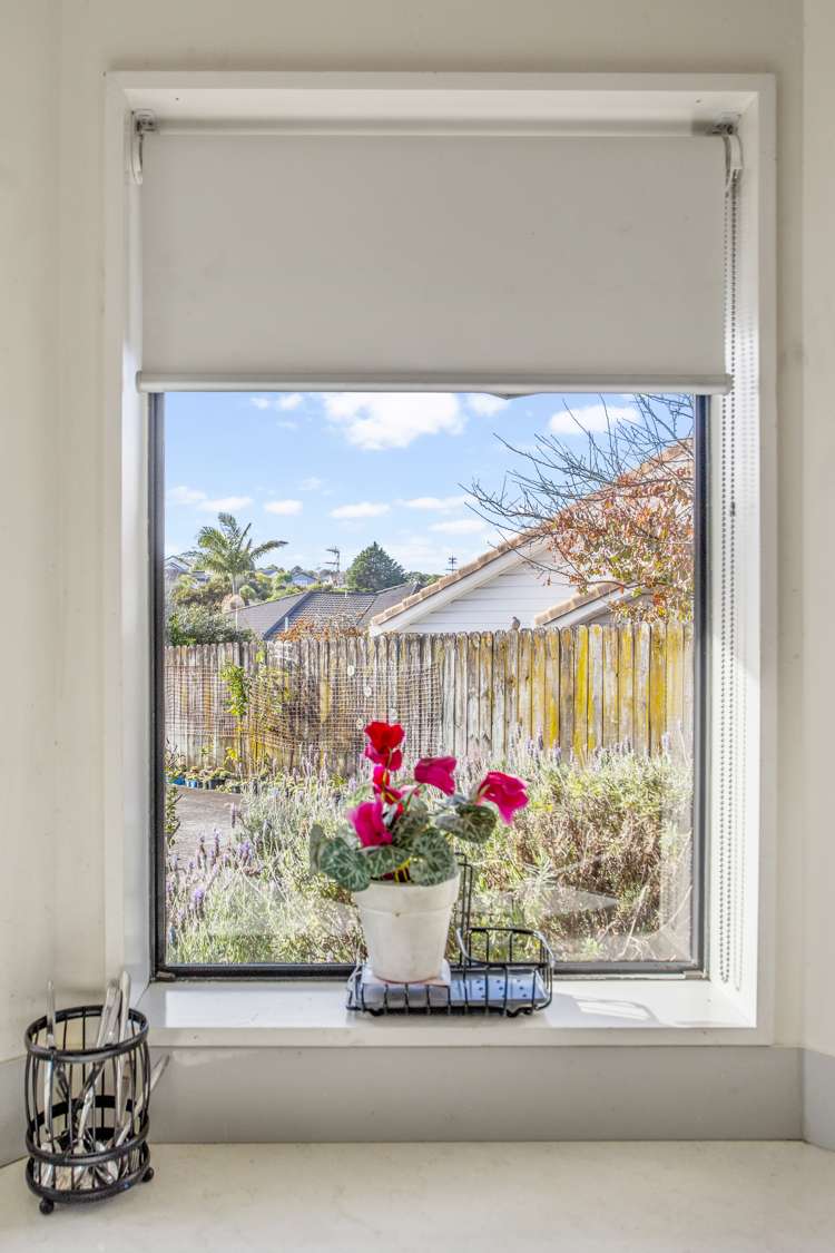 2/20 Marbeth Court Botany Downs_12