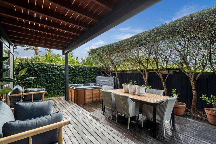 2/10 Merani Street Narrow Neck_30