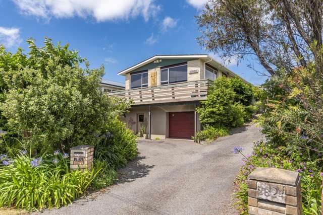 Brick & Tile Town House Near Raumati Beach Village