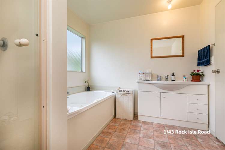 43 Rock Isle Road Torbay_31