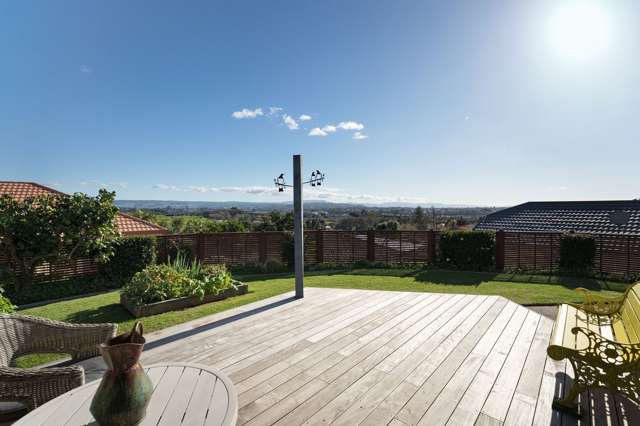Effortless Living with Kaimai Views