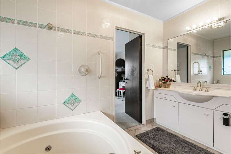 3/2 Beach Road Castor Bay_15