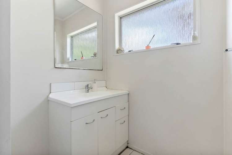 2/52 Te Kanawa Crescent Henderson_11