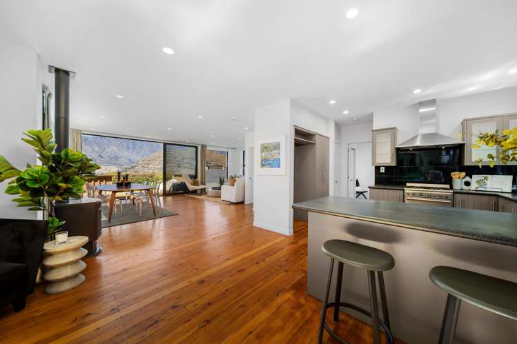 11 Goldleaf Hill Queenstown_8