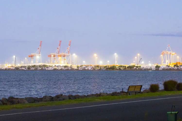 1/104 Harbour Drive Otumoetai_30