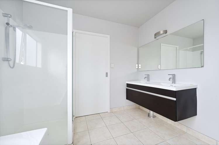 8 Roy Maloney Drive Henderson Heights_19