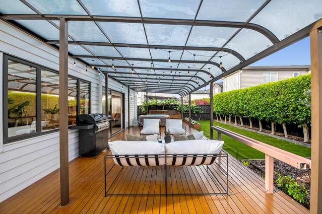 Space to Live & Entertain - Easy Walk to School!