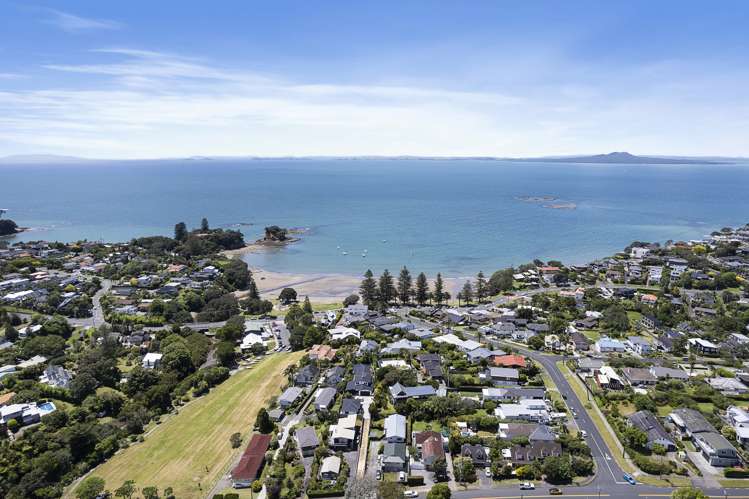 2/91 Deep Creek Road Waiake_33