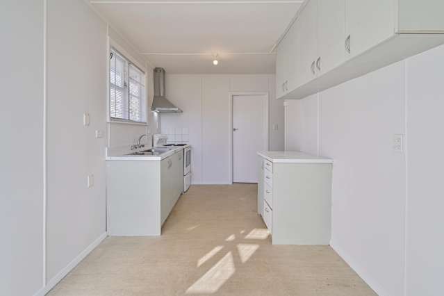 921 Bledisloe Street Raureka_2