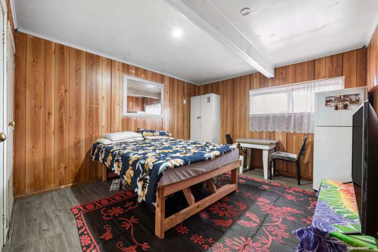 8 Tindall Crescent Otara_9