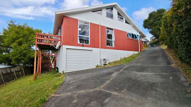 3-Bedroom Family Home in Sunnynook – Great Loc...