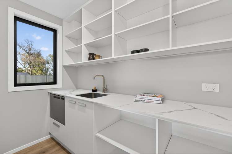 14 Sir Bob Charles Drive_3