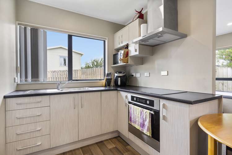 2/205 Mahia Road Wattle Downs_5