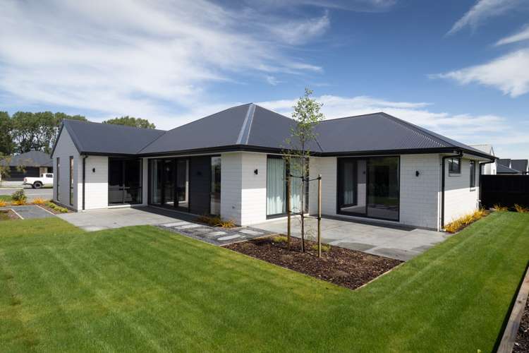 4 Strowan Avenue Elgin_24