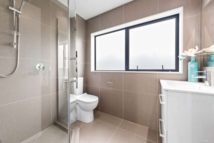 7 Han Court Glen Eden_11