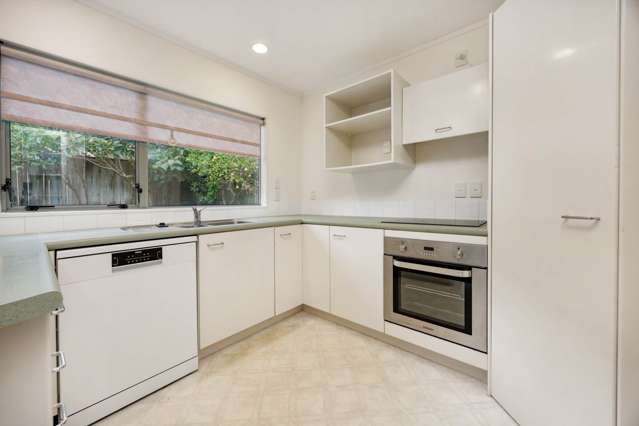 2/2 Carlton Street Hillsborough_4