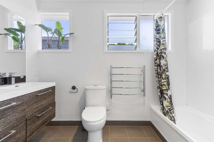 38 Eskdale Road Birkdale_10