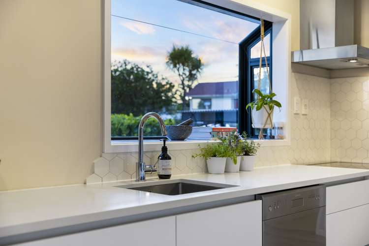 54 Solar Road Glen Eden_17