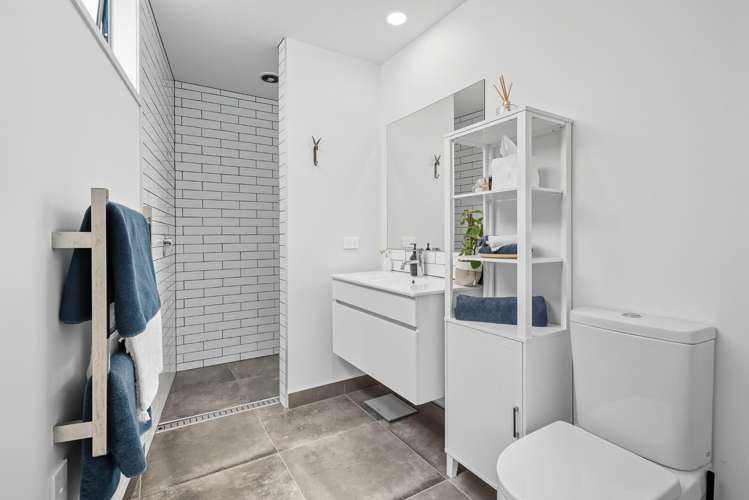 6 Kahuparere Crescent Pyes Pa_22