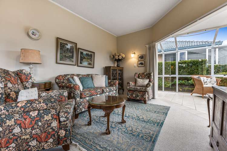 2/10 Gerard Way Saint Johns_4