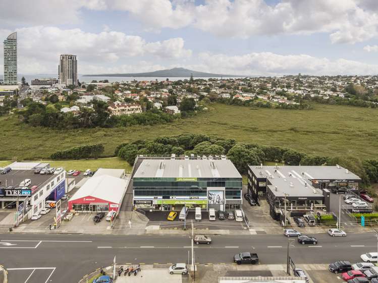 34-36 Barrys Point Road Takapuna_9